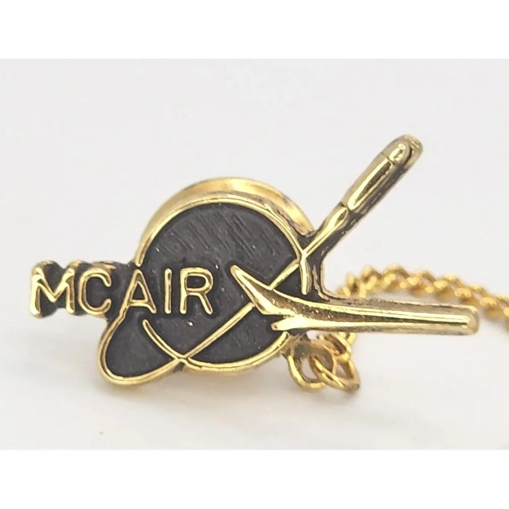 Vintage 1970's McDonnell Douglas McAir Gold Tone Pewter Tie Tac Lapel Pin A1-12